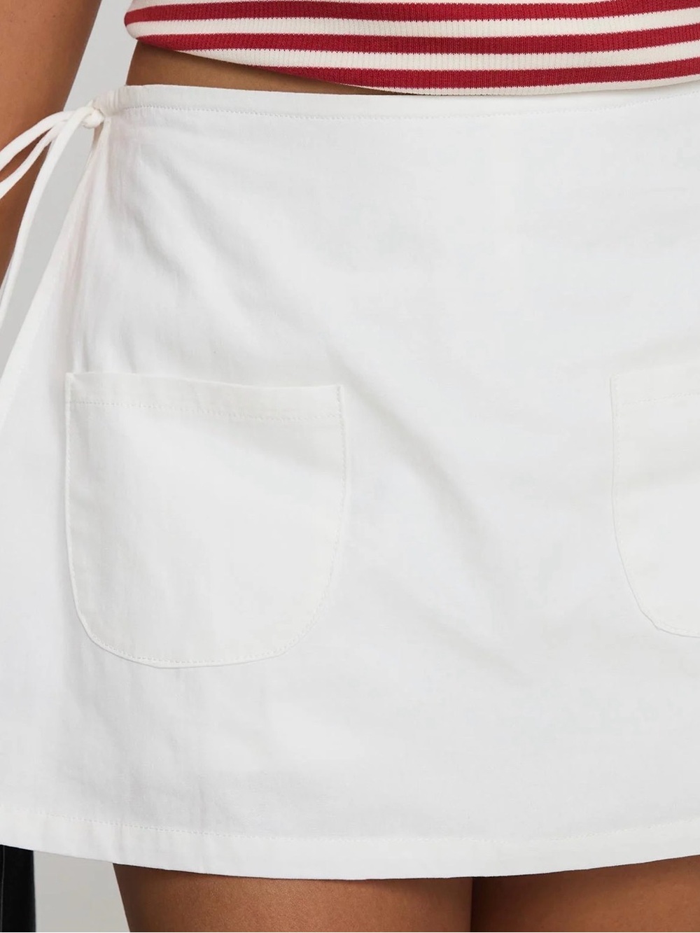 White Women’s Drawstring Pocket Skorts